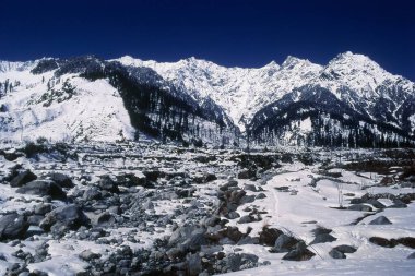 Karla kaplı dağ, solang vadisi, Manali, Himachal Pradesh, Hindistan, Asya