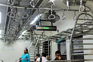 Trendeki gösterge Mahim Kavşağı Tren İstasyonu, Mumbai, Maharashtra, Hindistan, Asya