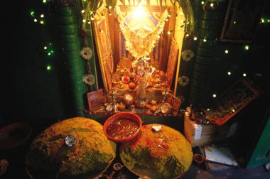 Tanrıya tapmak, balık tedavisi, Hindistan 