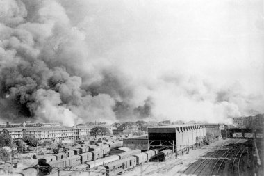 Bombay Port Trust, Bombay Mumbai, Maharashtra, Hindistan 'da 14 Nisan 1944' te Çin Kalesi 'ni saran Victoria Limanı' ndaki büyük yangın sonrasında meydana gelen yıkım.  