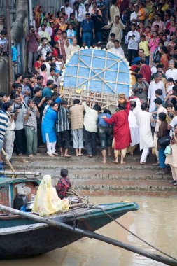 Durga Idol, Visarjan, Durga Pooja dussera Vijayadasami Navaratri Festivali, Kalküta Kolkata, Batı Bengal, Hindistan 
