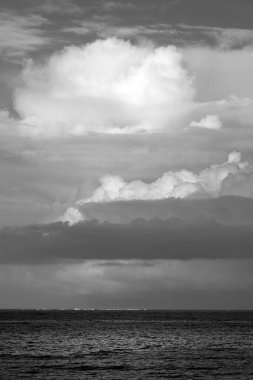 Arap Denizi ve Bulutlu Gök Mumbai Maharashtra Hindistan Temmuz 2012