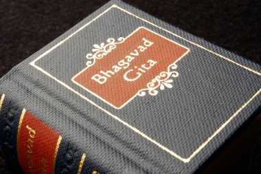 Hindistan 'ın kutsal ve destansı kitabı Bhagavad Gita' nın minyatür hali.