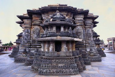 12. yüzyıl Savaş Arabası Belur, Karnataka, Hindistan 'daki Sri Chennakeshava tapınağını şekillendirdi. 