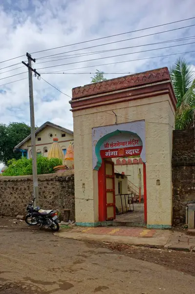 Sanagmeshwara Tapınağı 'nın Ganga girişi, Sangli, Maharashtra, Hindistan, Asya 