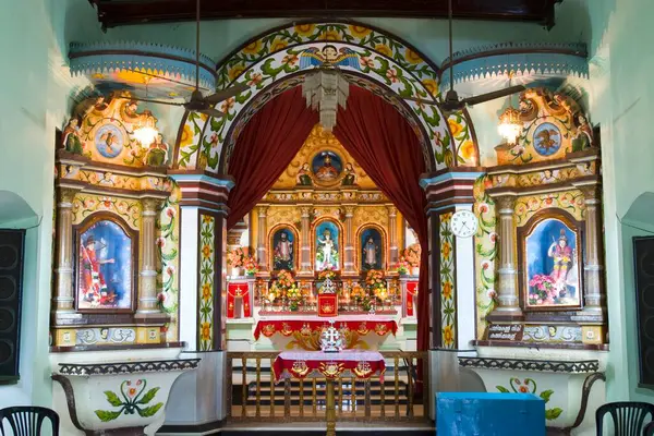 stock image Altar, St. Marys Marth Mariam Forane church built in 105 A.D.in Kuravilangad located in Kottayam district of Kerala, India 