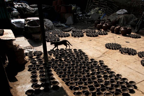Посуда глиняные лампы сушки, Дхарави, Мумбаи, Махараштра, Индия, Азия