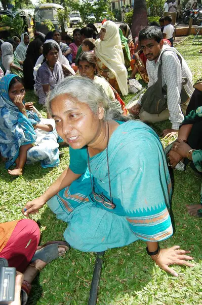 Medha Patkar, Narmada Bachao Andolan ve Ulusal Halk Hareketleri Birliği 'nin kurucusu.   