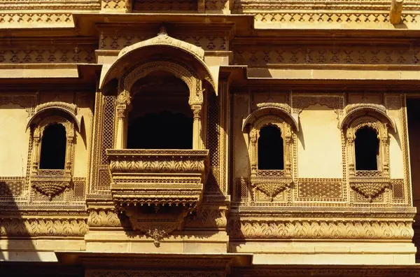 Patwon Ki Haveli 'nin dekore edilmiş penceresi, Jaisalmer, Rajasthan, Hindistan 