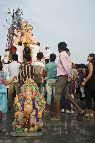 lord ganesh погружение girgaon chbachati в mumbai в Махараштре Индии 