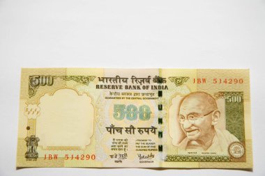 Hint para birimi 500 rupi. Hindistan Merkez Bankası Hükümeti ön tarafı gösteriyor.