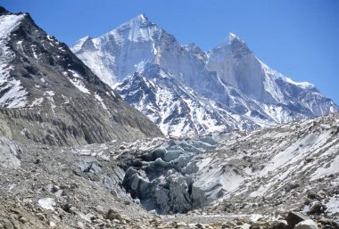 Gomukh ve Bhagirathi zirve grubu, Himalaya, Uttranchal, Hindistan