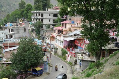 Dar Sokak, Banjar Kasabası, Tirthan Vadisi, Kullu, Himachal Pradesh, Hindistan, Asya 