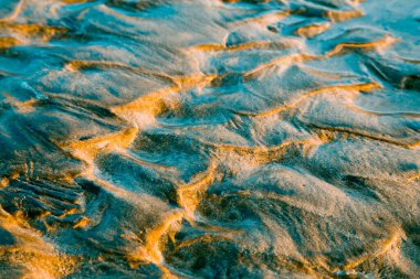 Yaratıcı eğri ve kum desenli güzel sanat fotoğrafçılığı; Aksa plajı; Malad; Bombay Mumbai; Maharashtra; Hindistan