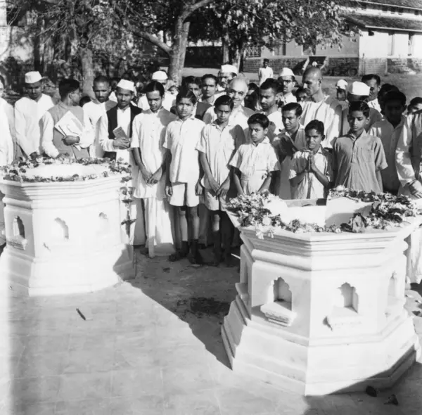 stock image People visiting Mahadev Desais and Kasturba Gandhis samadhis graveyards , modernized at Aga Khan Palace in Pune , 1944 