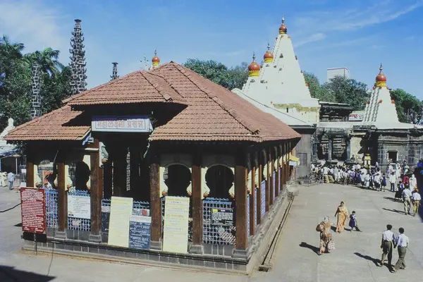 stock image Tourists at Mahalaxmi Temple, Kolhapur, Maharashtra, India, Asia 