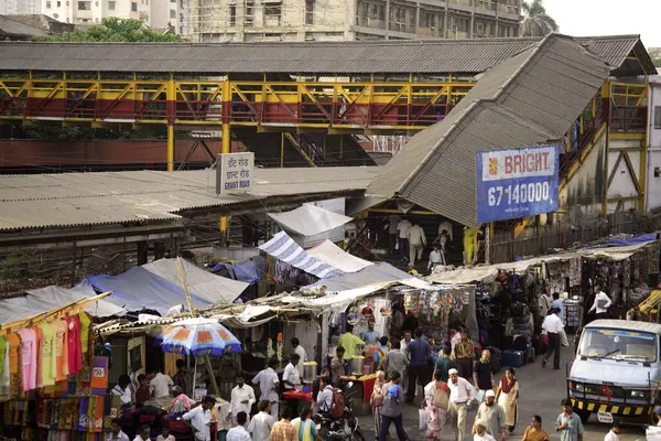 Banliyö batı tren istasyonu Grant yolu, Bombay şimdi Mumbai Maharashtra, Hindistan