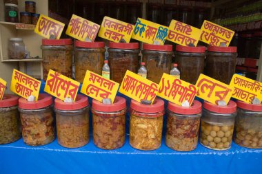 Turşu dükkanı; Dakshineshwar pazarı; Kalküta Kolkata; Batı Bengal; Hindistan