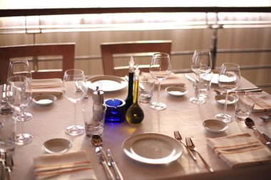 Otelde çatal bıçaklı yemek masası, Bombay Mumbai, Maharashtra, Hindistan 