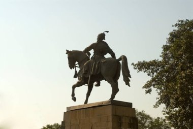 Hindistan geçidinde Chhatrapati Shivaji Maharaj Heykeli Bombay Mumbai, Maharashtra, Hindistan