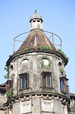 Mud roof old building Gopal Niwas mass urban housing ; Princess street ; Vardhaman Chowk ; Marine Lines ; Bombay Mumbai ; Maharashtra ; India clipart