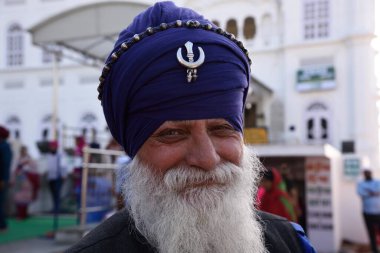 Yaşlı Sih adam Takht Sri Darbar Keshgarh Sahib, Punjab, Hindistan, Asya # 713