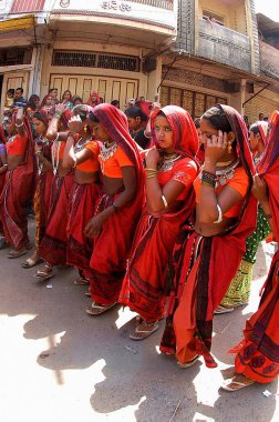 Kutsal festival dansı, Vadodara bölgesi, Gujarat, Hindistan 