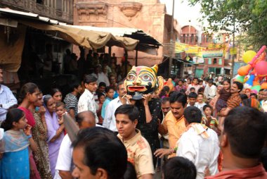 Narsingh Jayanti, Jodhpur, Rajasthan, Hindistan vesilesiyle Malukaa lanet olası hiranyakashyap alayı. 