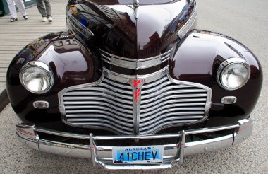 Plakası Chevrolet araba şehir merkezindeki Skagway, Alaska, Amerika Birleşik Devletleri. 