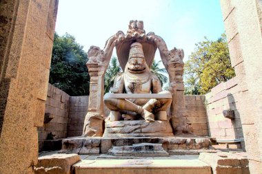 Monolitik Narasimha heykeli, Hampi, Karnataka, Hindistan, Asya 