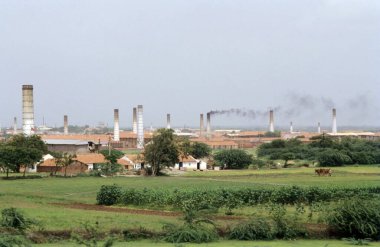 Morvi, Gujarat, Hindistan 'daki çömlek bacaları.