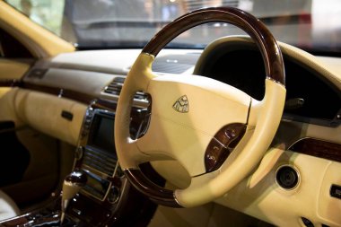 Maybach 'ın direksiyon simidi, Hindistan 