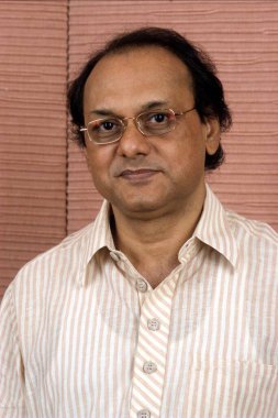 Gazel şarkıcısı Chandan Das, Bombay Mumbai; Maharashtra; Hindistan