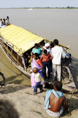 Ganga nehir nakliye gemisi, Varanasi, Uttar Pradesh, Hindistan 