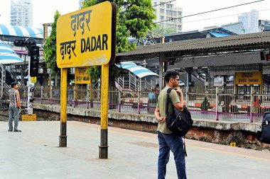 Dadar Tren İstasyonu, Mumbai, Maharashtra, Hindistan, Asya 