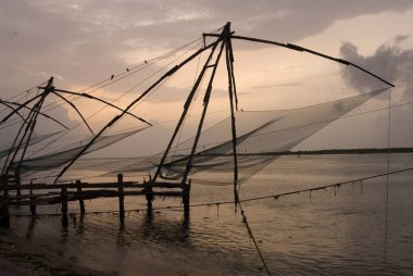 Hindistan, Cochin kerala 'da Çin balık ağları.