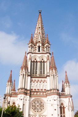 Lourdes Leydisi Kilisesi 'nin zenginleştirilmiş cephesi Teppakulam, Tiruchirappalli, Trichy, Tamil Nadu, Hindistan