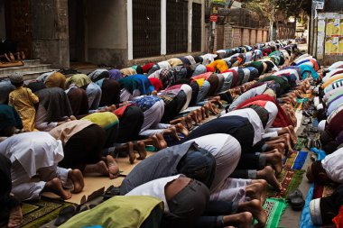 İslami erkekler dua ediyor, dhaka, bangladeş 