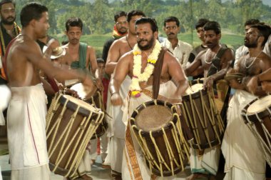 Erkekler Müzikal Enstrüman Davulları, Ayyappa Pooja Kutlamaları, Kerala, Hindistan 