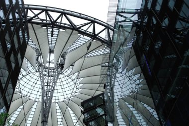 Cam ve demirden yapılmış mimari, Berlin, Almanya