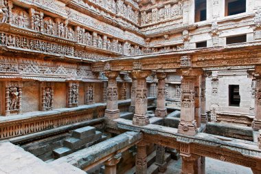 Rani ki vav; iyi adım at; taş oyma; Patan; Gujarat; Hindistan;