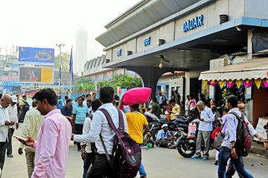 Dadar Tren İstasyonu Terminus girişi, Mumbai, Maharashtra, Hindistan, Asya