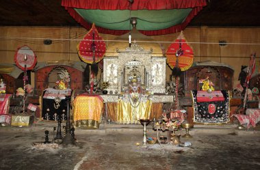 Hindu tapınağının ana mabedi, Kamalabari, Majuli Adası, Assam, Hindistan  