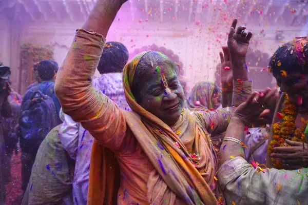 stock image Widows dancing celebrating Holi festival,  Gopinath temple, Uttar Pradesh, India, Asia