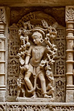 Bhairav-Shiv; Rani ki vav; adım iyi; taş oyma; Patan; Gujarat; Hindistan