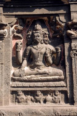Brahma Vishnu ve Mahesh kailasa tapınağının heykeli, Aurangabad Maharashtra, Hindistan, Asya