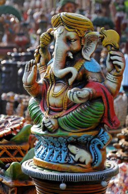 Mutlu Ganesh Chaturthi. Hint Hindu Tanrısı, Ganesha Balçıktan heykeli 