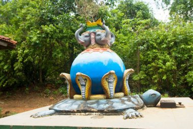 Tulsi vrindavan Kudal köyünün Sateridevi, Sindhudurga bölgesi, Maharashtra, Hindistan 