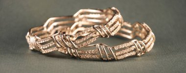 Hint elmas bilezikleri, Hint geleneksel mücevherleri.