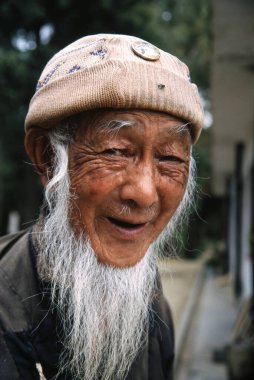 Tibetli yaşlı adam, Bir, Himachal Pradesh, Hindistan